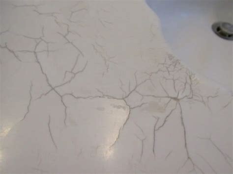 At what temperature does marble crack?