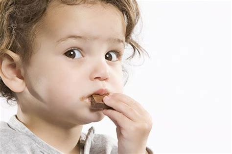 Can 1.5 year old eat chocolate?