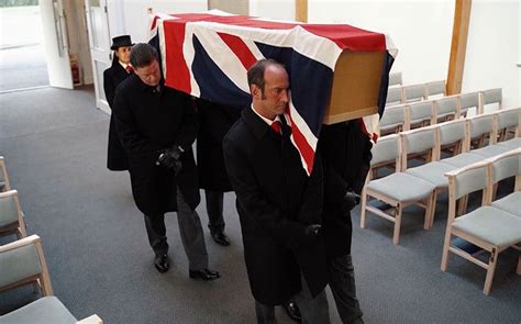 Can 4 people carry a coffin?