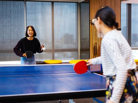 Can 4 people play ping pong?