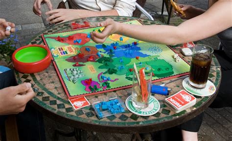 Can 8 players play Risk?