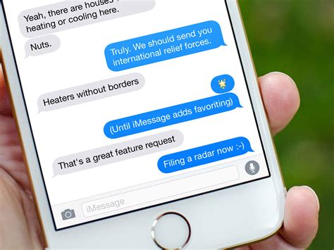 Can Apple family see messages?