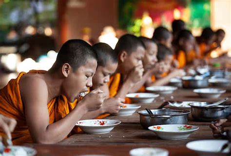 Can Buddhist eat beef?