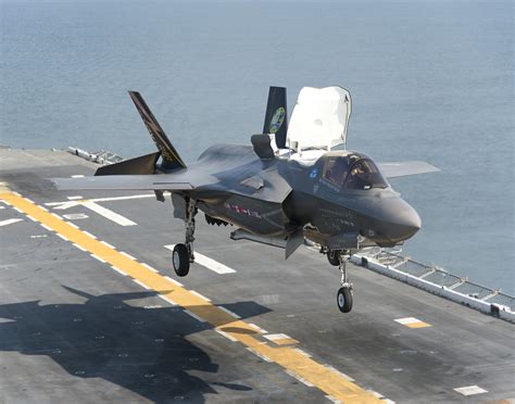 Can F-35 take off vertically?