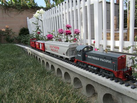 Can G scale trains be used outside?