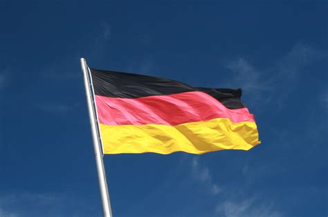 Can Germans fly the German flag?