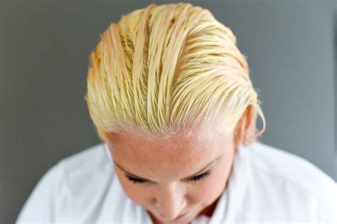 Can I bleach wet hair?