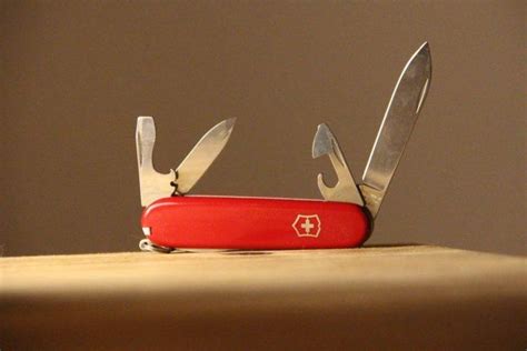 Can I carry a Swiss Army Knife UK?