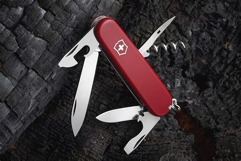 Can I carry a Swiss Army knife in Italy?