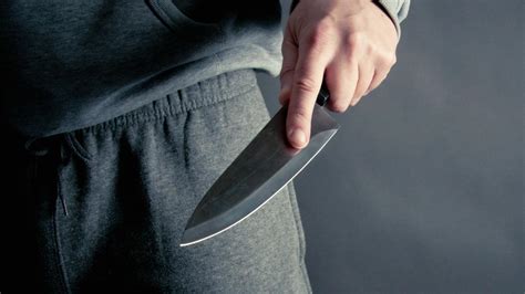 Can I carry a knife in Illinois?