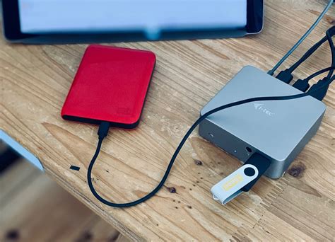 Can I connect USB external hard drive to iPad?