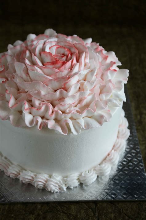 Can I decorate a cake with whipped cream?