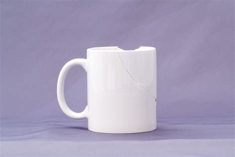 Can I drink from a cracked mug?