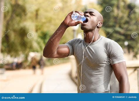 Can I drink water before running?