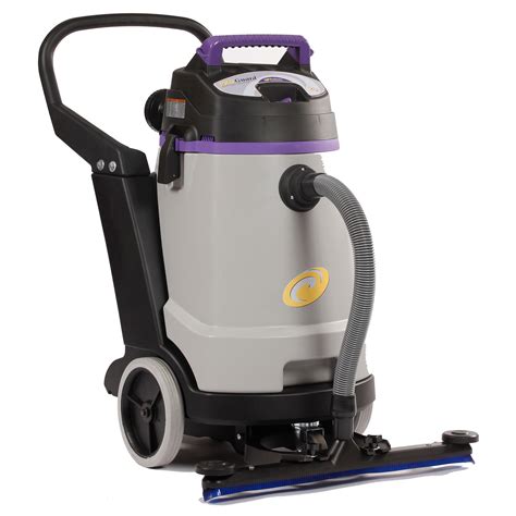 Can I dry water with vacuum cleaner?