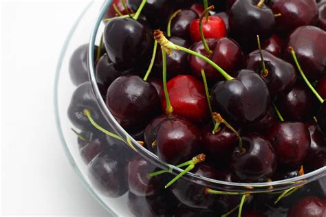 Can I eat black cherries?