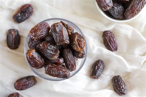 Can I eat dates in morning or night?