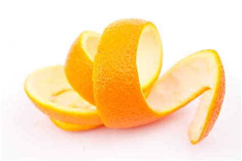 Can I eat the white part of an orange peel?