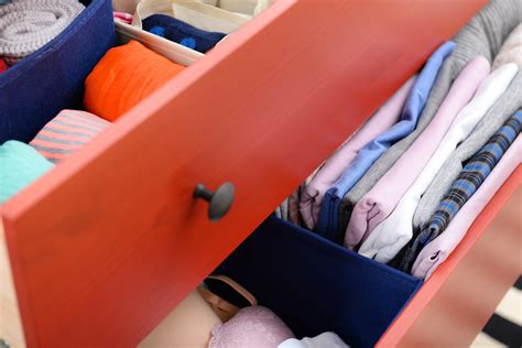 Can I leave clothes in drawers for movers?