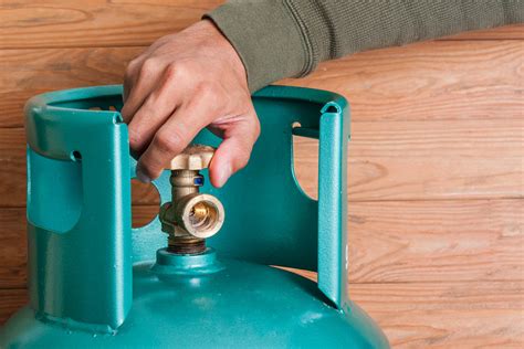 Can I leave gas cylinder outside in winter?