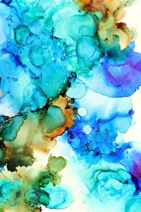 Can I mix alcohol ink with water?