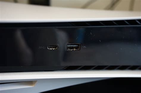 Can I plug a USB fan into a PS5?