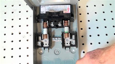 Can I put a 20 amp fuse in a 30 amp disconnect?