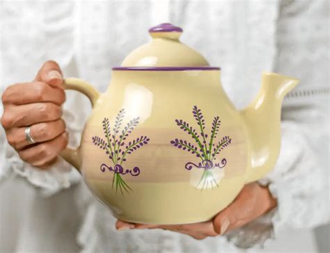 Can I put ceramic teapot on stove?