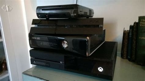 Can I stack my consoles?