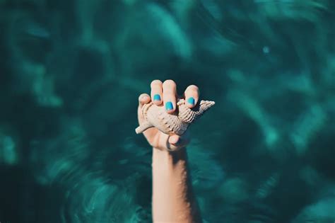Can I swim with gel nails?