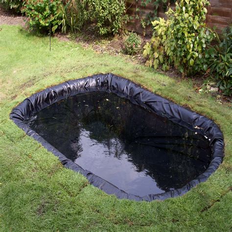 Can I use PVC glue on a pond liner?