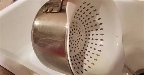 Can I use a strainer instead of a colander?