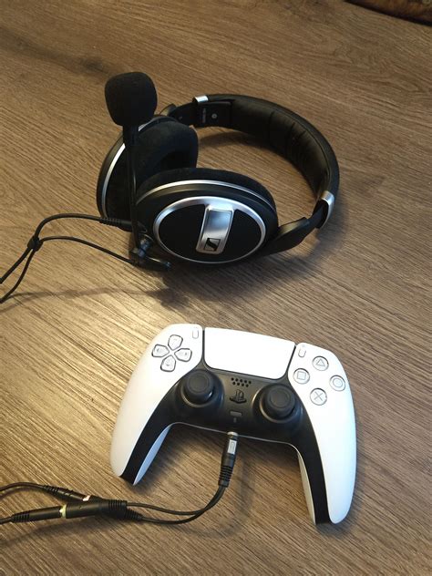 Can I use regular headphones with PS4?