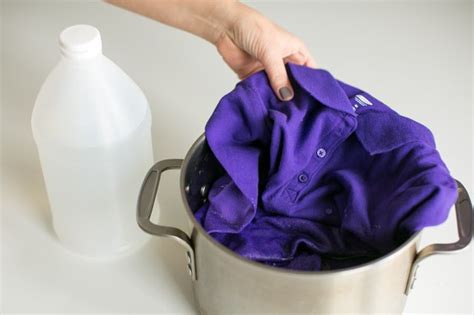 Can I use vinegar on colored clothes?