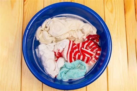 Can I wash organic cotton in hot water?