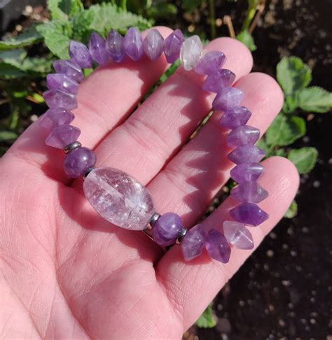 Can I wear Amethyst and clear quartz together?