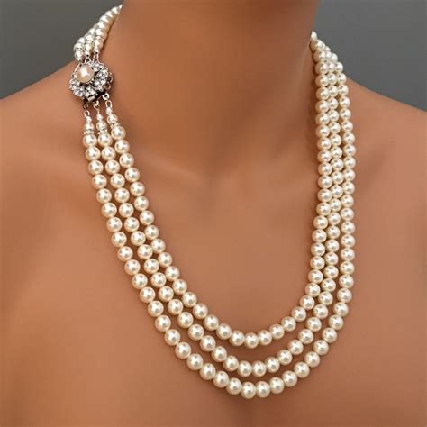 Can I wear pearl earrings with gold necklace?