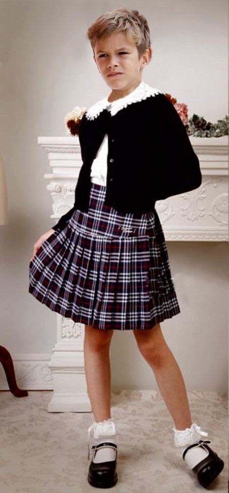 Can Japanese boys wear skirts to school?