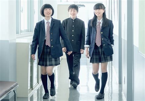 Can Japanese girls wear boy uniforms?