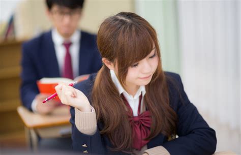 Can Japanese students have dyed hair?