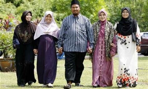 Can Muslims have 5 wives?