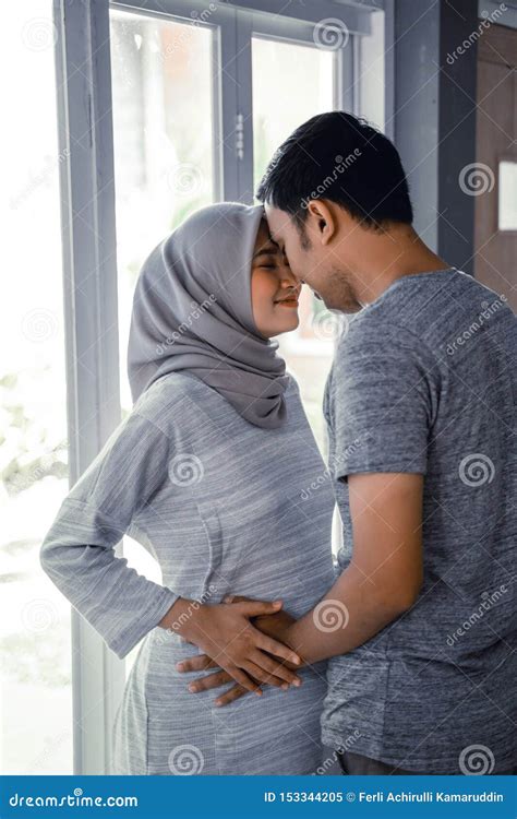 Can Muslims kiss each other before marriage?