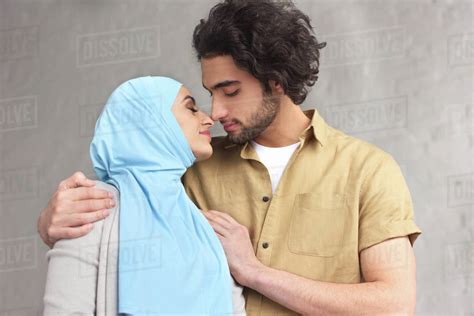 Can Muslims kiss on lips?