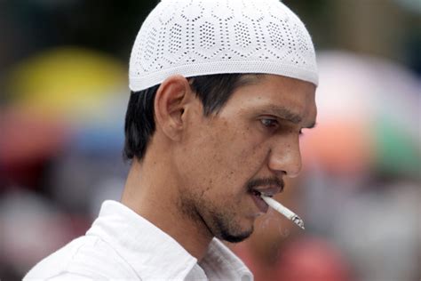 Can Muslims smoke cigars?