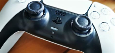 Can PlayStation mute your mic?