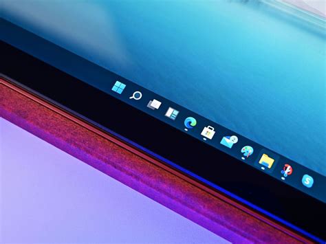 Can Windows 11 taskbar be moved?