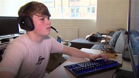 Can a 11 year old play in FNCS?