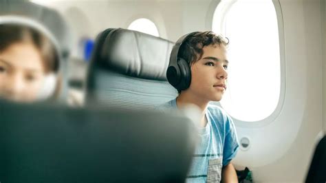 Can a 14 year old fly alone on Lufthansa?