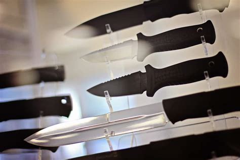 Can a 15 year old carry a knife in Texas?