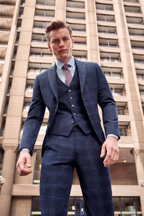 Can a 3 piece suit be worn without waistcoat?